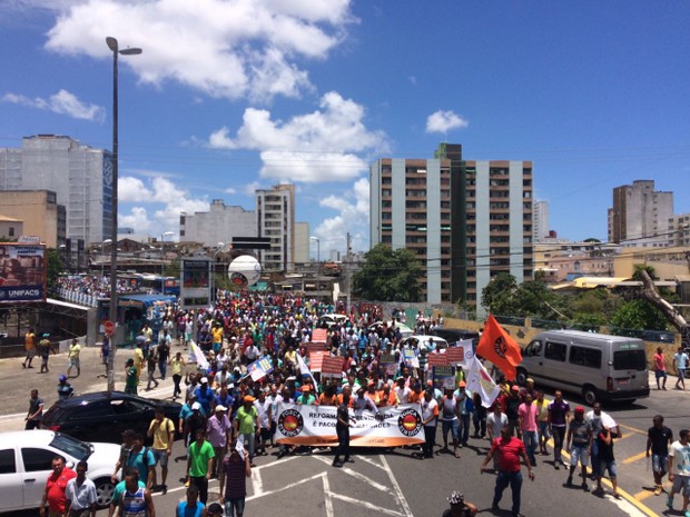 Protesto no centro de Salvador (Foto: Henrique Mendes/G1)