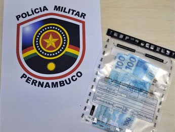PM apreendeu duas notas falsas em Olinda. (Foto: Divulgação/ Polícia Federal)