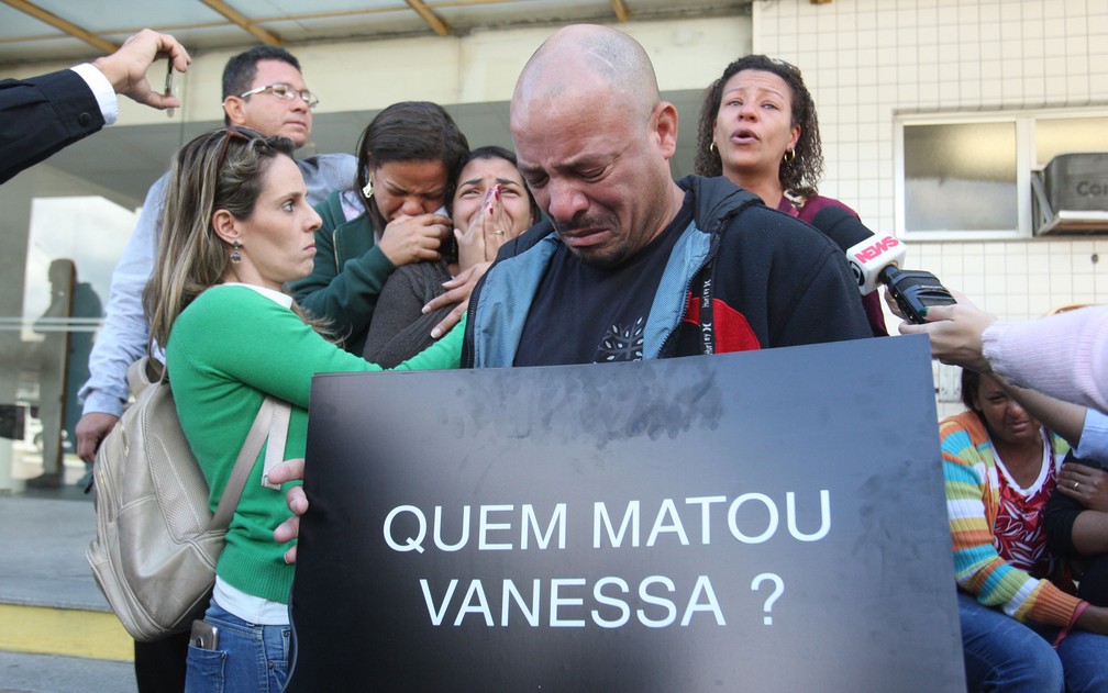 Leandro Monteiro de Matos fala sobre morte da filha, Vanessa, baleada na cabeça no Lins, Zona Norte do Rio (Foto: Estefan Radovicz/Agência O Dia/Estadão Conteúdo)