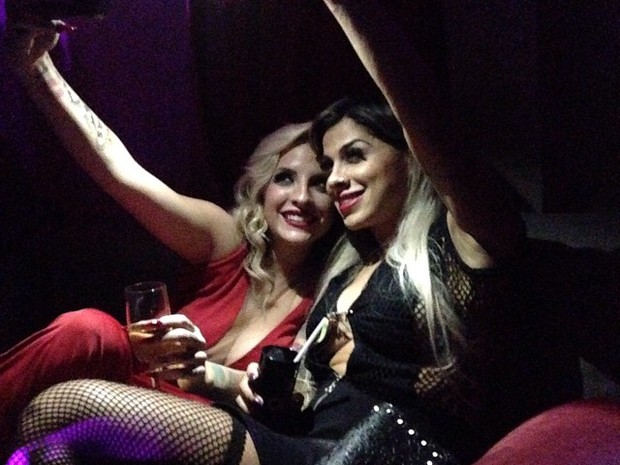 Ex-BBBs Clara e Vanessa em festa em São Paulo (Foto: Instagram/ Reprodução)