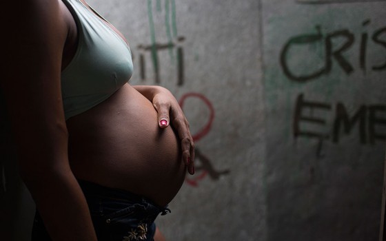 Mulher grávida em Recife (Foto: AP Photo/Felipe Dana)