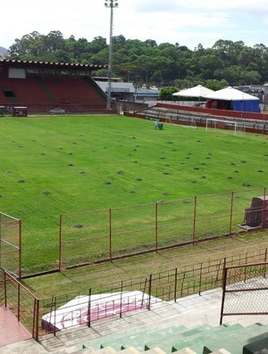 Restauração do Estádio Engenheiro Araripe, da Desportiva Ferroviária (Foto: Bruno Marques/Globoesporte.com)