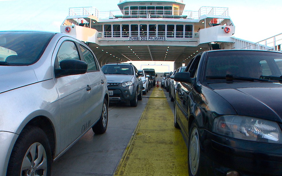 Sistema ferry boat vai operar em esquema especial no feriado da Semana Santa (Foto: Reprodução/ TV Bahia)