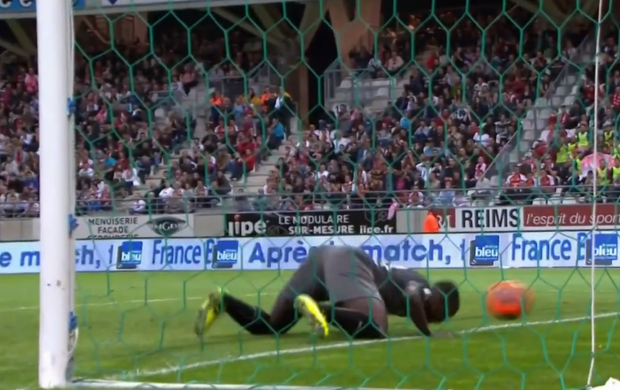 Ntep promove gol de "cabeçada rasteira" na vitória do Rennes (Foto: Reprodução SporTV)