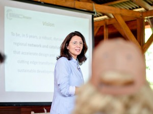 Ana Toni apresentou objetivos, pilares e desafios para desenvolvimento sustentável na Amazônia (Foto: Marina Souza/G1 AM) Ana Toni apresentou objetivos, pilares e desafios para desenvolvimento sustentável na Amazônia (Foto: Marina Souza/G1 AM)