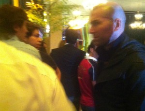 Zidane, festa Jogo da Pobreza (Foto: Cintia Barlem / Globoesporte.com)