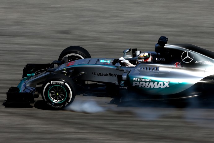 Lewis Hamilton durante os treinos livres para o GP da Malásia (Foto: Getty Images)