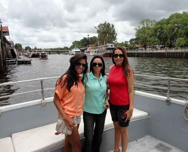 A tia Mariluz e a mãe Sirlene foram as companhias da gata na Argentina (Foto: Arquivo Pessoal)