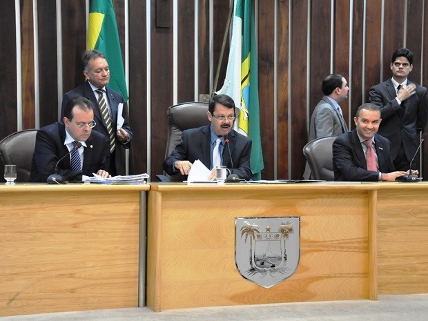 Deputados do RN promulgaram emenda à Constituição Estadual nesta quinta na Assembleia Legislativa (Foto: Divulgação/Assembleia Legislativa)