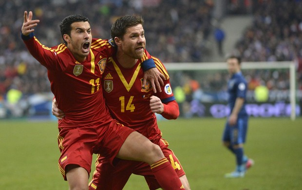 Pedro Rodríguez e Xabi Alonso gol Espanha (Foto: EFE)