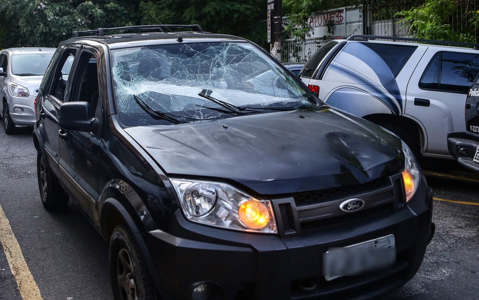 Veículo que atropelou skatistas chega a delegacia em SP (Foto: Gabriela Biló/Estadão Conteúdo)