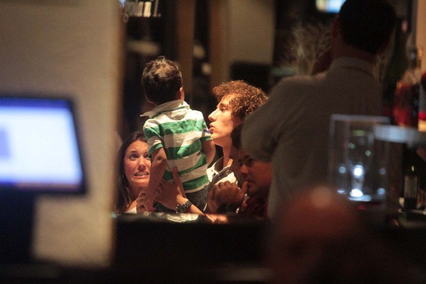 David Luiz vai a restaurante em São Paulo (Foto: Orlando Oliveira/AgNews)