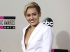 Comportada mas nem tanto: Miley Cyrus quase mostra demais