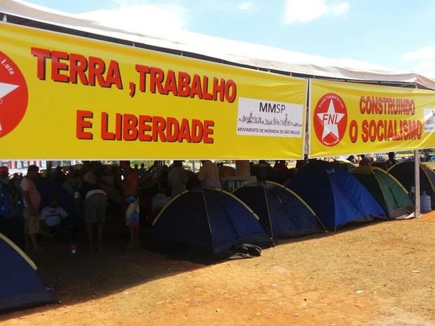 Grupo de manifestantes acampa na Esplanada dos Ministérios, em Brasília (Foto: Bárbara Oliveira/G1)