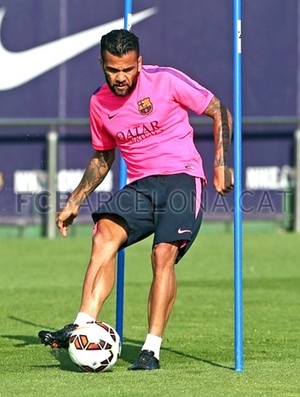 Daniel Alves no treino do Barcelona (Foto: Divulgação / Site Oficial do Barcelona)