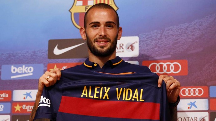 Aleix Vidal apresentação Barcelona (Foto: Divulgação/Site oficial do Barcelona)