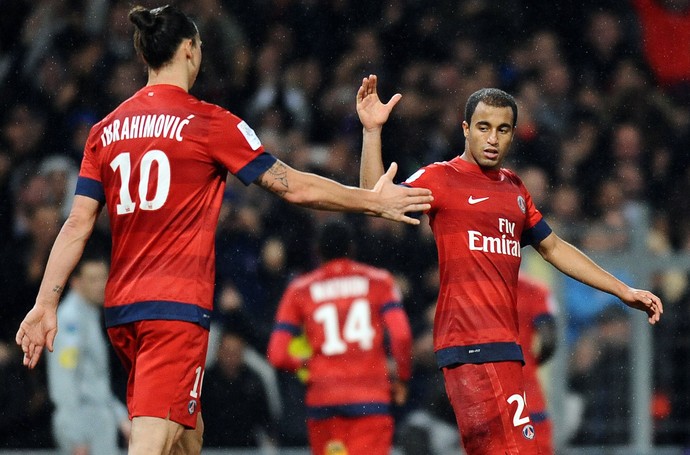 Ibrahimovic e Lucas PSG (Foto: AFP)