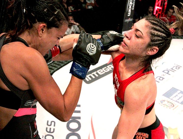 Beth Pitbull x Erica Paes luta Jungle Fight (Foto: Fernando Azevedo / Jungle Fight)