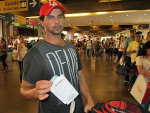 Adriano Damasceno fez os jogos antes de pegar o ônibus para Santa Catarina (Foto: Vanessa Fajardo/ G1)