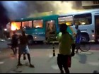 Após ataque a ônibus e lojas, cenário é de destruição em Magé, RJ