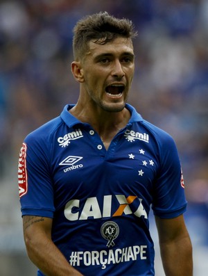 Arrascaeta comemora gol com Robinho pelo Cruzeiro (Foto: Gualter Naves/Light Press)