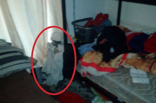 Keiron disse que tirou foto do suposto demnio no quarto de seus filhos (Foto: Reproduo/Twitter/Doubtful News)