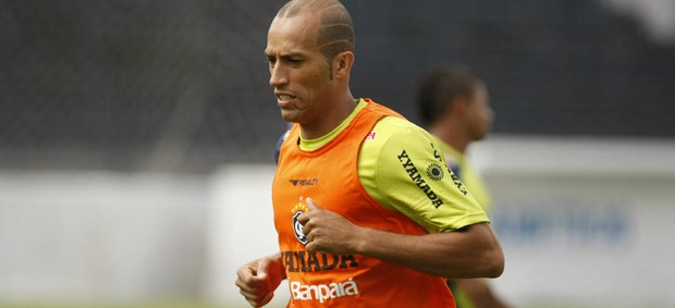 Santa Cruz goleia o Parauapebas e lidera a 1&ordf; Fase do Paraense 2013