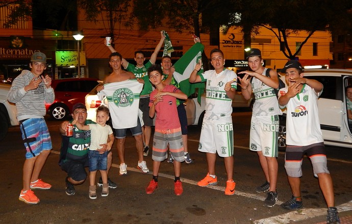 Torcida Chapecoense comemoração (Foto: Laion Espíndula )