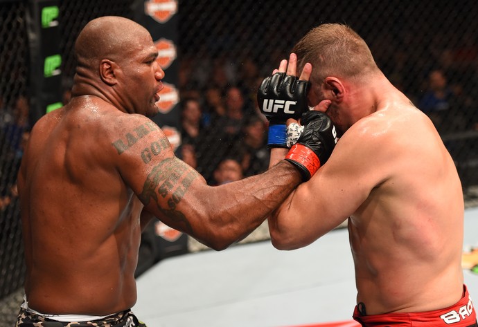 Quinton "Rampage" Jackson acerta cruzado em Fabio Maldonado no UFC 186 (Foto: Getty Images)