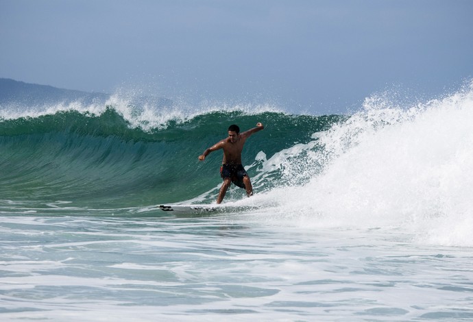 Derek Rabelo curte a temporada havaiana e se prepara para viagem a Maui (Foto: Pedro Gomes Photography)