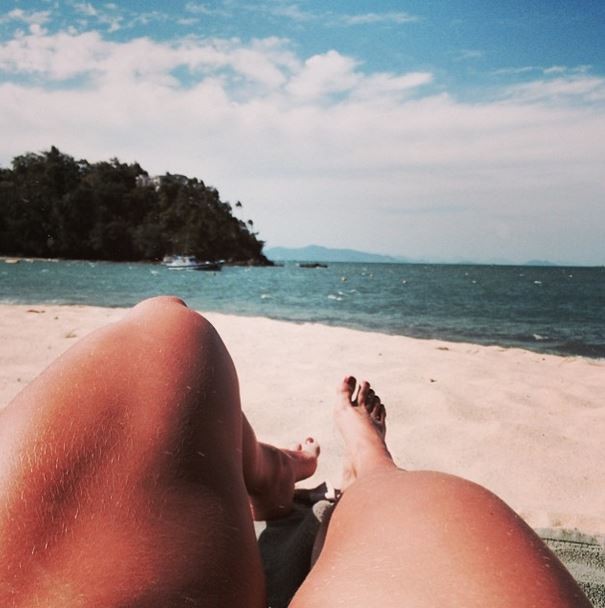 Ex-BBB Renatinha mostra pernas (Foto: Reprodução/Instagram)