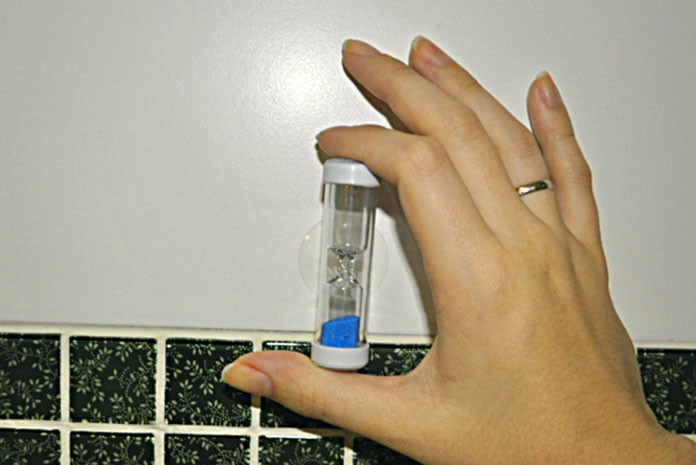 Ampulheta distribuída pelo Consórcio PCJ ajuda a controlar tempo no banho e economizar água