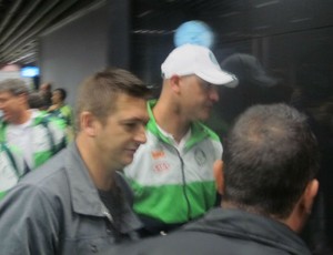 Marcos desembarca com o Palmeiras em Curitiba (Foto: Diego Ribeiro / Globoesporte.com)