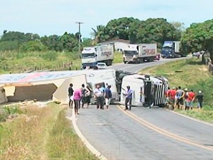 Caminhão (Foto: Reprodução/TV Subaé)