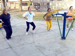 exercício físico atividade esporte caminhada Praça Celi Itaúna MG (Foto: Bruna Nogueira/Arquivo pessoal)