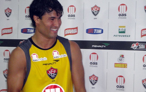 pedro ken, meio-campo do vitória (Foto: Raphael Carneiro/Globoesporte.com)