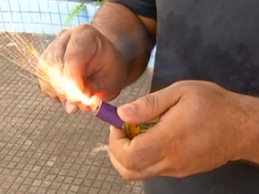 Cuidados devem ser redobrados na hora de manusear artefatos (Foto: Reprodução/TV Tapajós)
