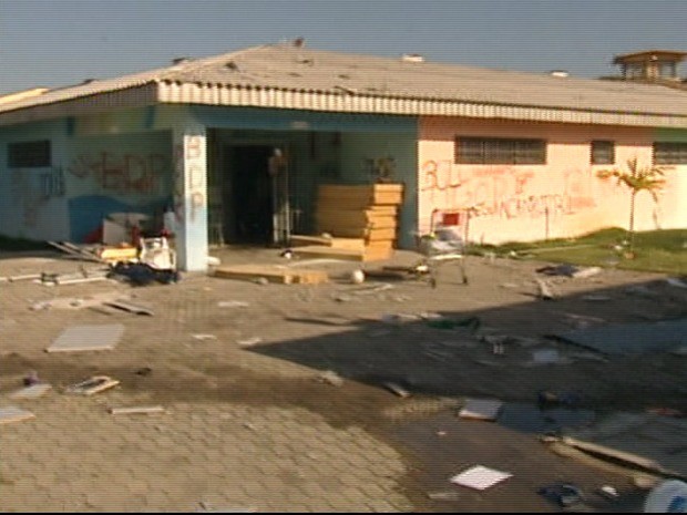 Internos do Iases fazem cinco reféns em rebelião (Foto: Reprodução/TV Gazeta)