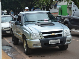 Lei municipal que garante gratificações a agentes de trânsito por multa aplicada, em Cacoal (Foto: Paula Casagrande/G1)