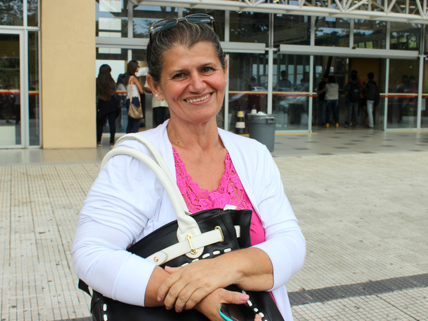 ENEM - DOMINGO (6) - MANAUS (AM) - Emília Grilo, de 55 anos, preferiu o primeiro dia do Enem: &#39;não vou desistir&#39;, disse ela spós prova (Foto: Indiara Bessa/G1 AM)