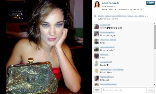 A também paranaense Adriana Birolli usando uma bolsa de Elyane (Foto: Reprodução/Instagram)