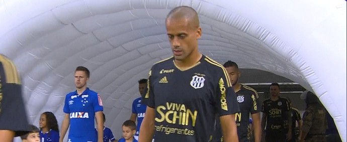 Volante Wendell, da Ponte Preta, é ex-jogador do Cruzeiro (Foto: Reprodução / Premiere)