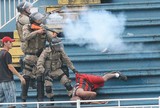 Polícia identifica 19 atleticanos suspeitos de participar da briga em SC Polícia identifica 19 atleticanos suspeitos de participar da briga em SC