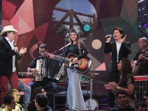 Chitãozinho e Xororó se apresentam ao lado de Paula Fernandes (Foto: TV Globo / Divulgação)