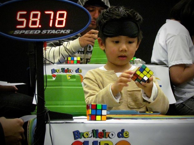 G1 - Cubo mágico ajuda a aprender mais sobre a matemática, diz