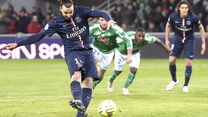 Saint-Etienne x PSG ibrahimovic (Foto: AFP)