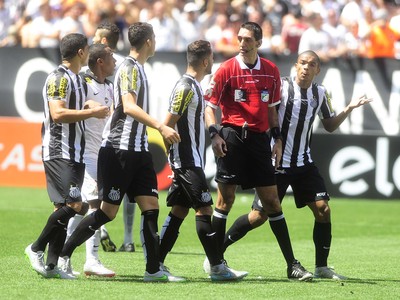 Braz e Werley vão ao STJD, e árbitro que apitou clássico será julgado