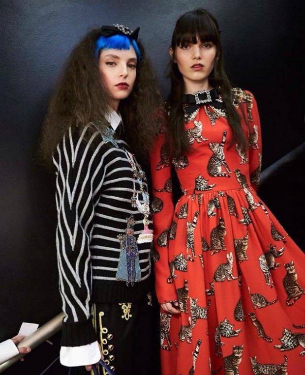 Dolce & Gabbana usou franjas coloridas durante desfile  (Foto: Reprodução/Instagram)