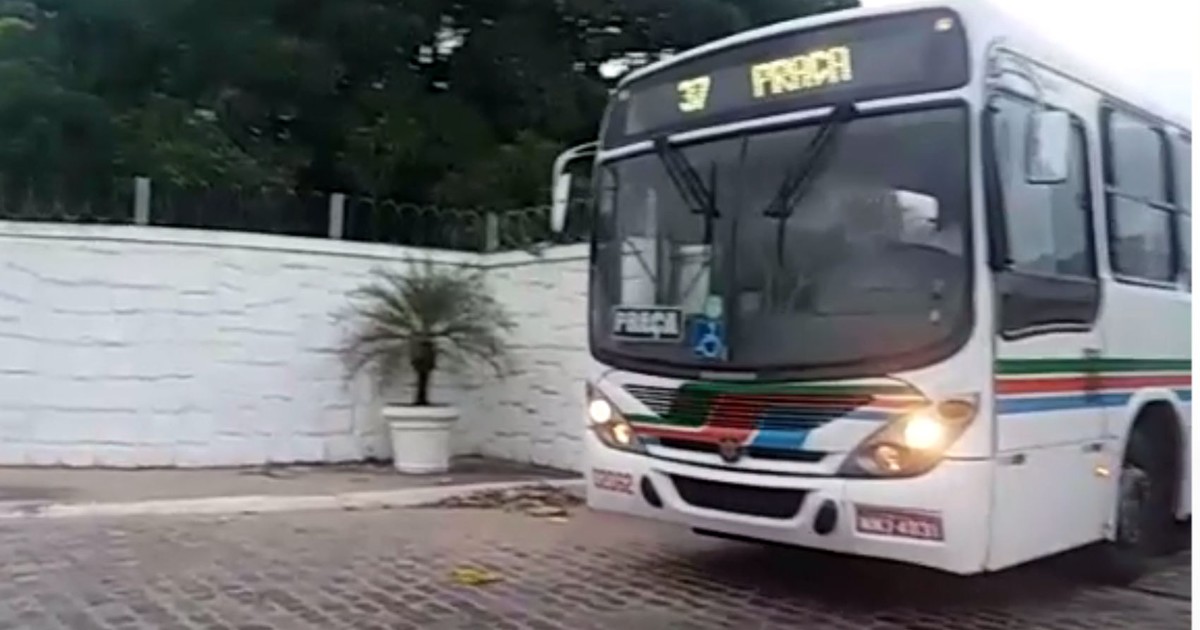 G1 - Com frota reduzida e reforço policial, ônibus voltam a circular em  Natal - notícias em Rio Grande do Norte