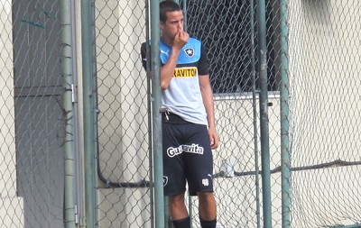 Andreazzi treino Botafogo (Foto: Marcelo Baltar)